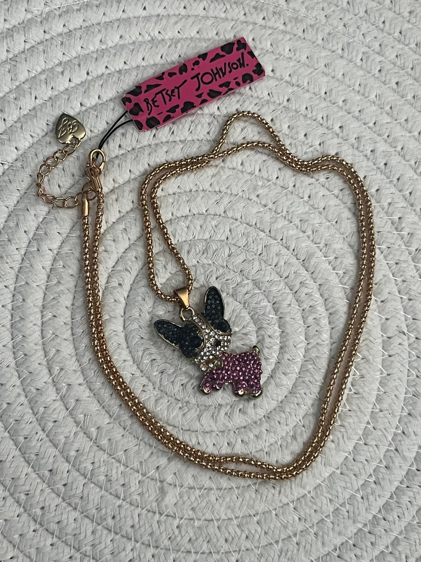 Necklace Betsey Johnson Stile 2 Pink Chihuahua, collar chihuahua, colgante chihuahua 71 cm largo