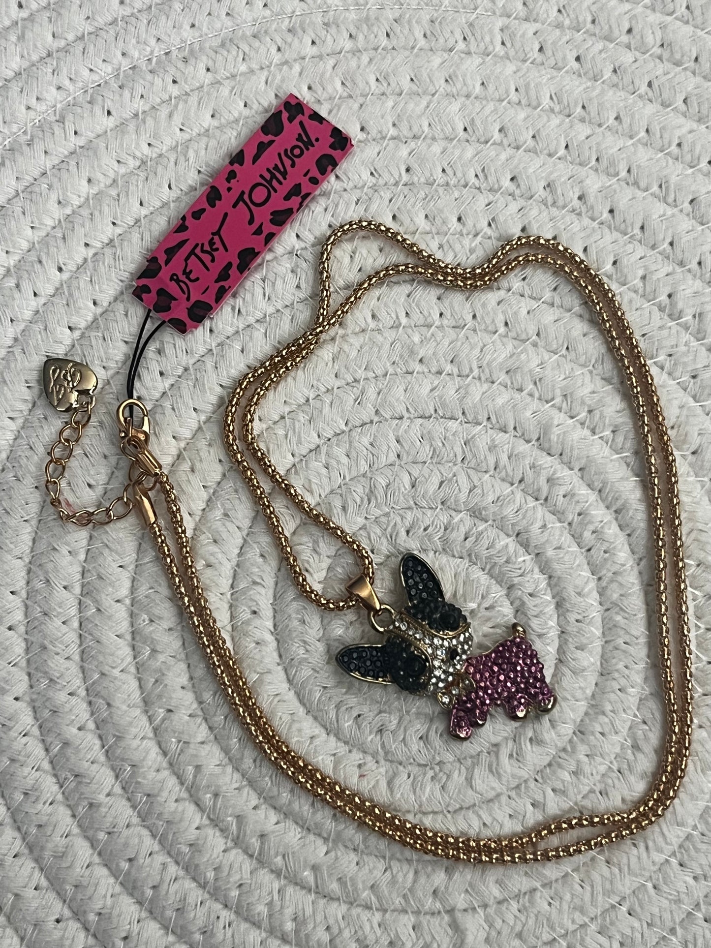 Necklace Betsey Johnson Stile 2 Pink Chihuahua, collar chihuahua, colgante chihuahua 71 cm largo