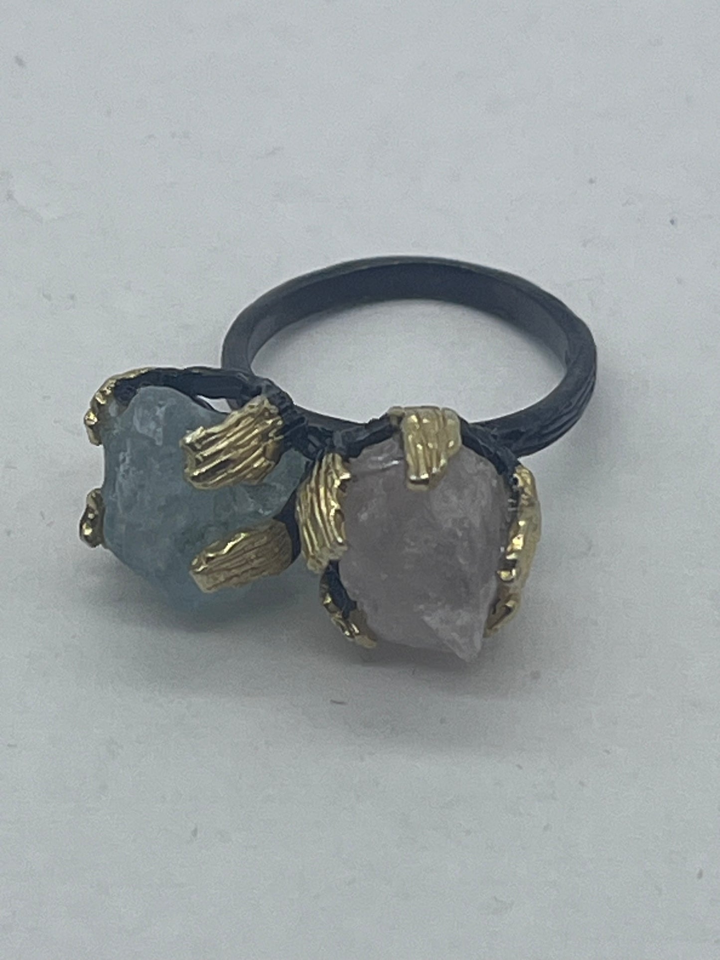 Anillo de diseño fino plata 925-ennegrecido-oro de 14 quilates aquamarine y Cuarzo Rosa en Bruto