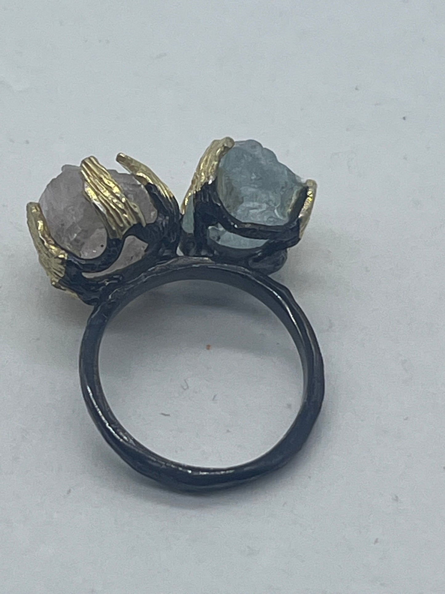 Anillo de diseño fino plata 925-ennegrecido-oro de 14 quilates aquamarine y Cuarzo Rosa en Bruto