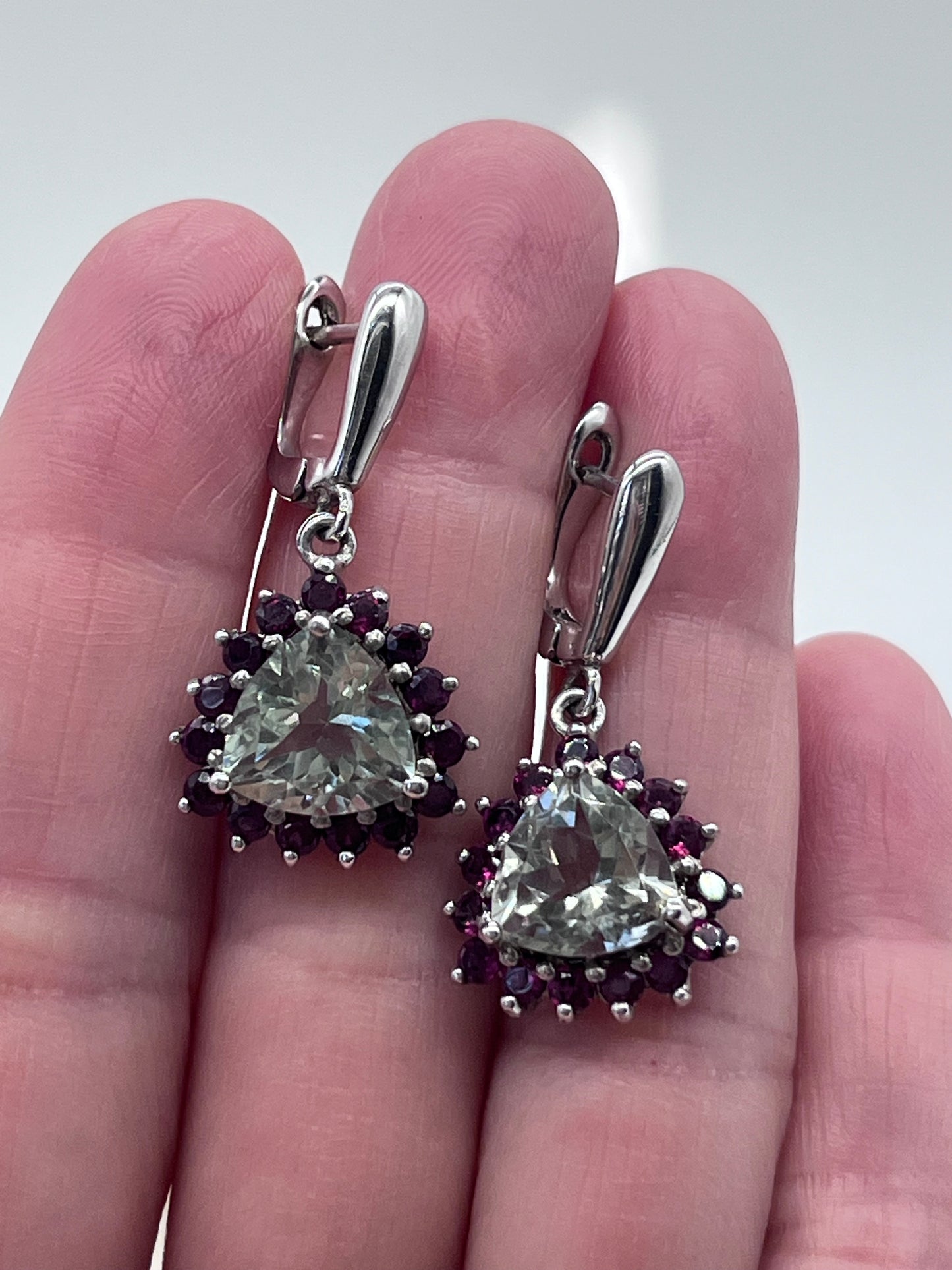 Zarcillos en plata 925 Diásporo con cambio de color natural y Rubies