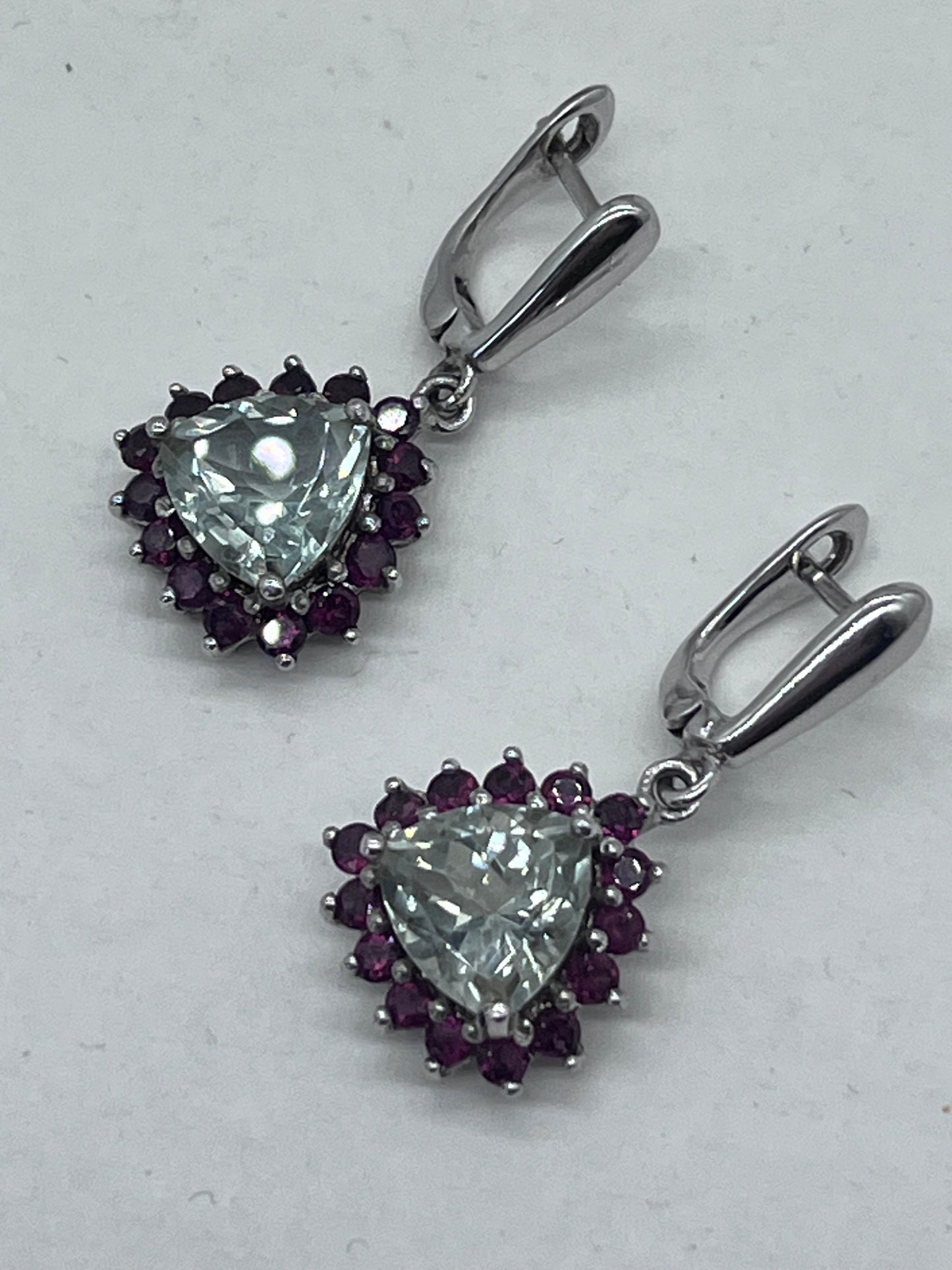 Zarcillos en plata 925 Diásporo con cambio de color natural y Rubies