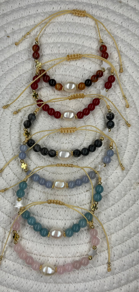 Pulseras Ajustable en piedras autenticas detalles en baño de oro