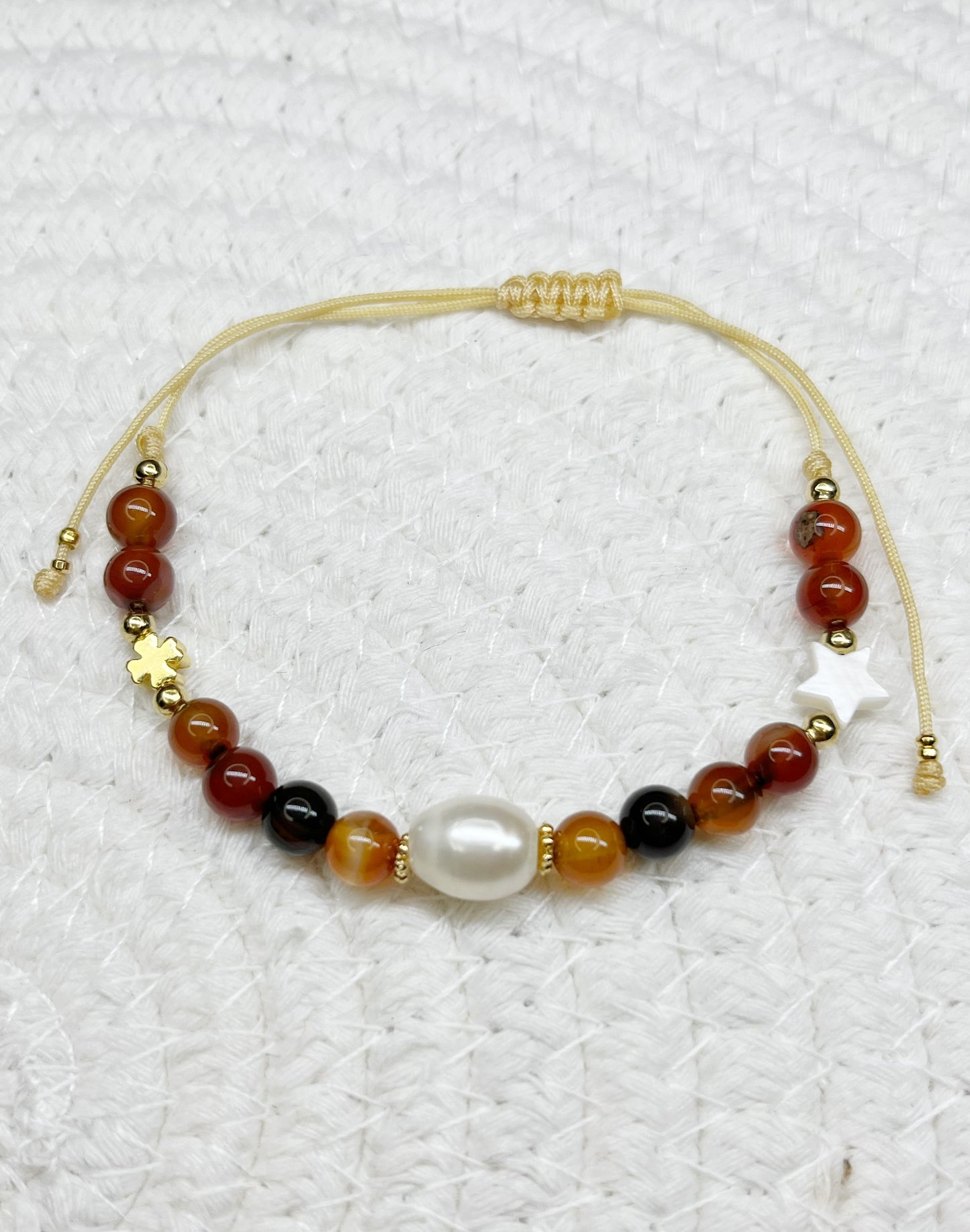 Pulseras Ajustable en piedras autenticas detalles en baño de oro