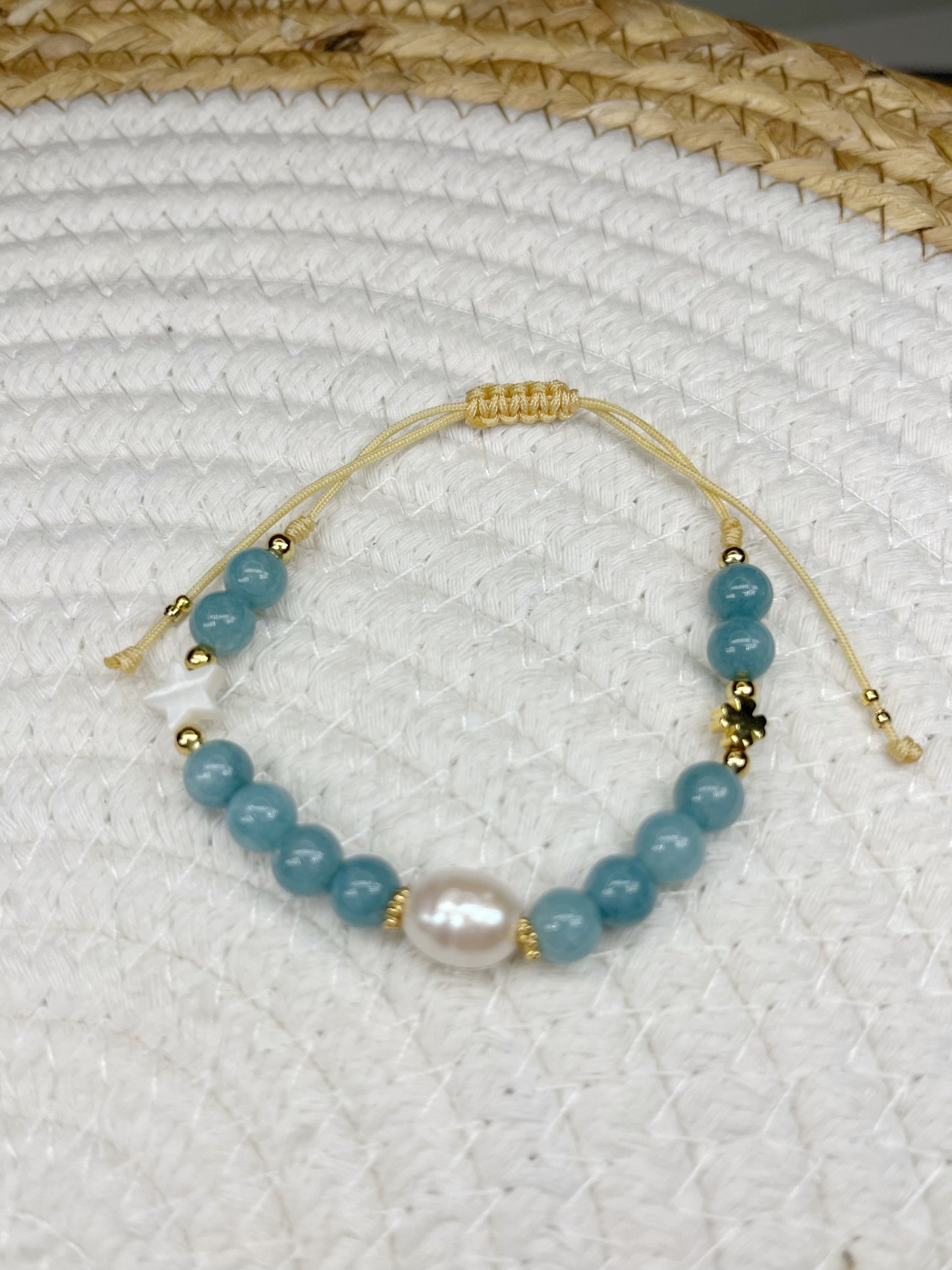 Pulseras Ajustable en piedras autenticas detalles en baño de oro